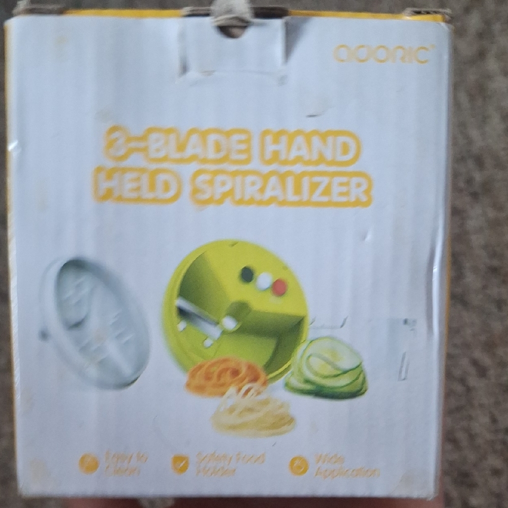 Green 3-Blade Handheld Spiralizer